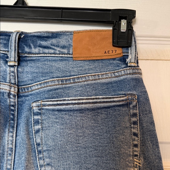 American Eagle AE77 Mom Jeans (Short) - Picture 5 of 8